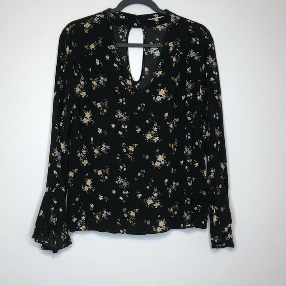 American Eagle Outfitters Tops - AEO V-neckline Floral Keyhole Top Size Large